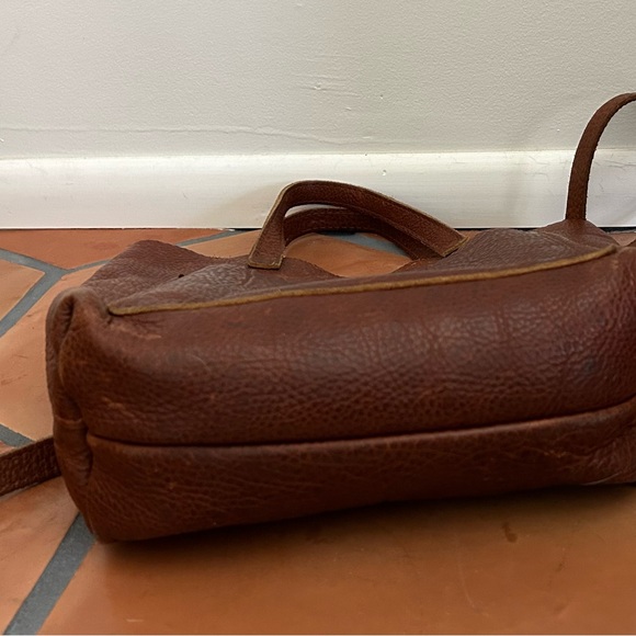 Portland Leather Medium Tote Bag - Picture 5 of 6